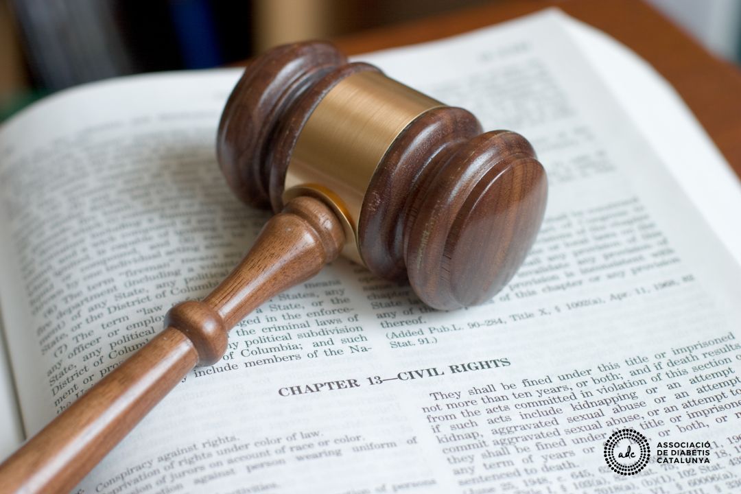 Martell de jutge sobre un llibre de drets civils i laborals