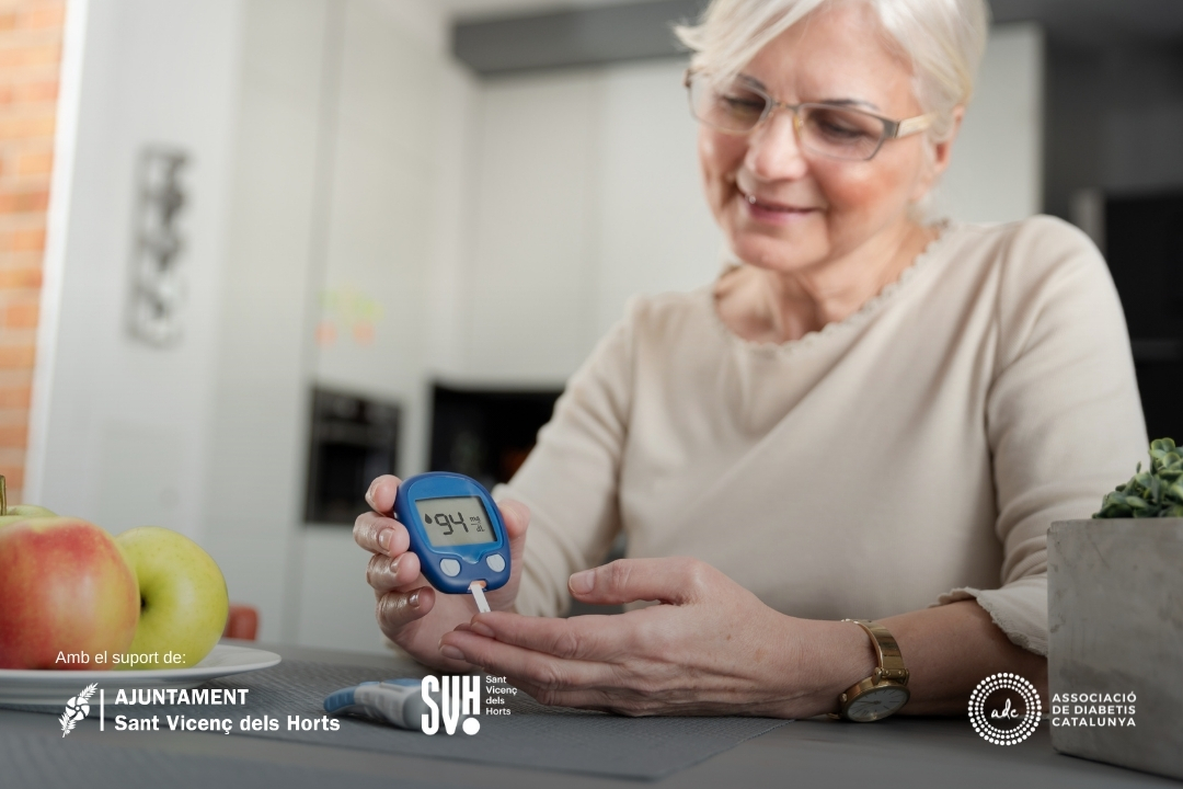 Persona realitzant-se un test de glucosa en sang